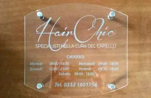 Targhe in Plexiglas sagomate con Distanziatori